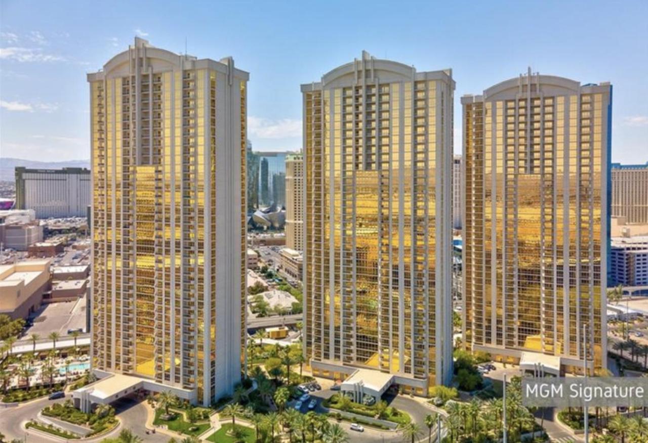 Balcony Full Strip View Suite Mgm Signature Free Valet Las Vegas Exterior foto