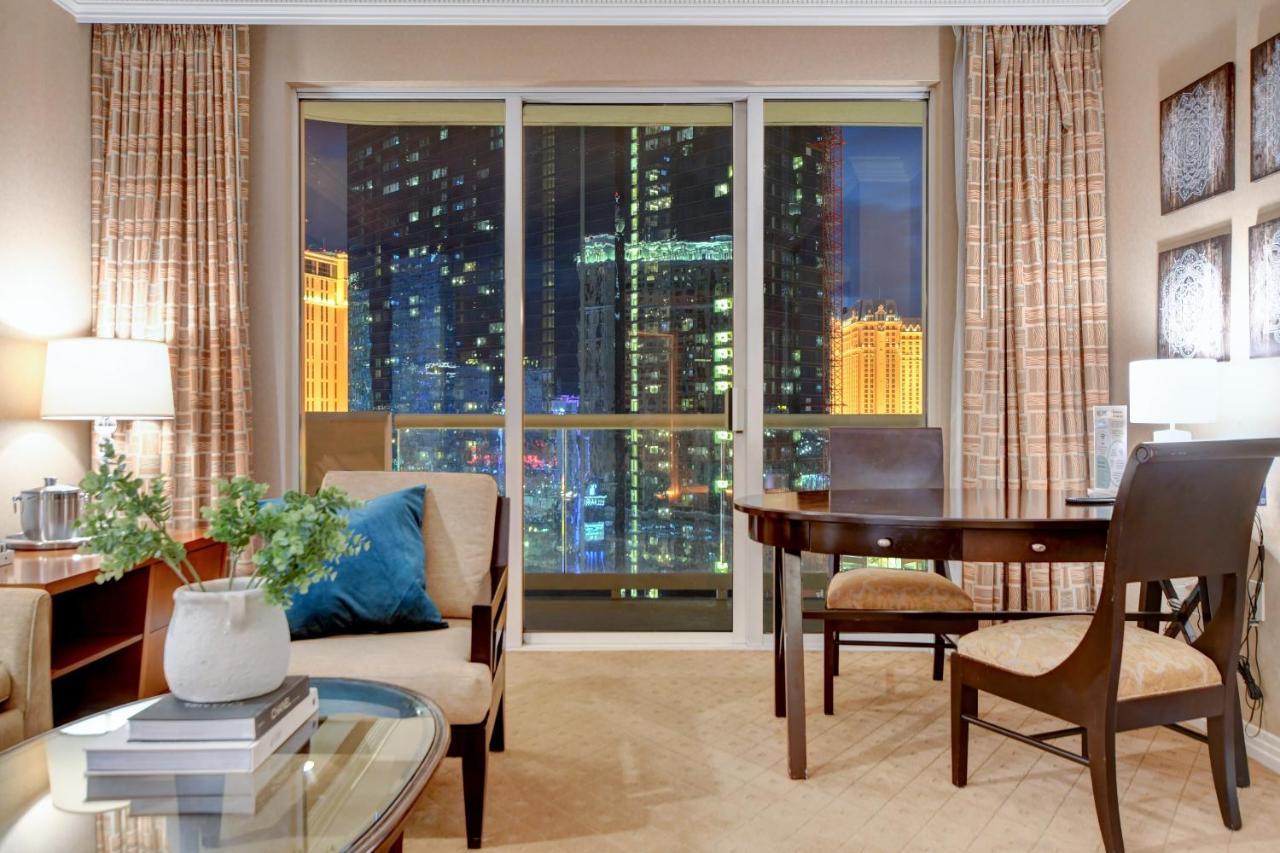 Balcony Full Strip View Suite Mgm Signature Free Valet Las Vegas Exterior foto