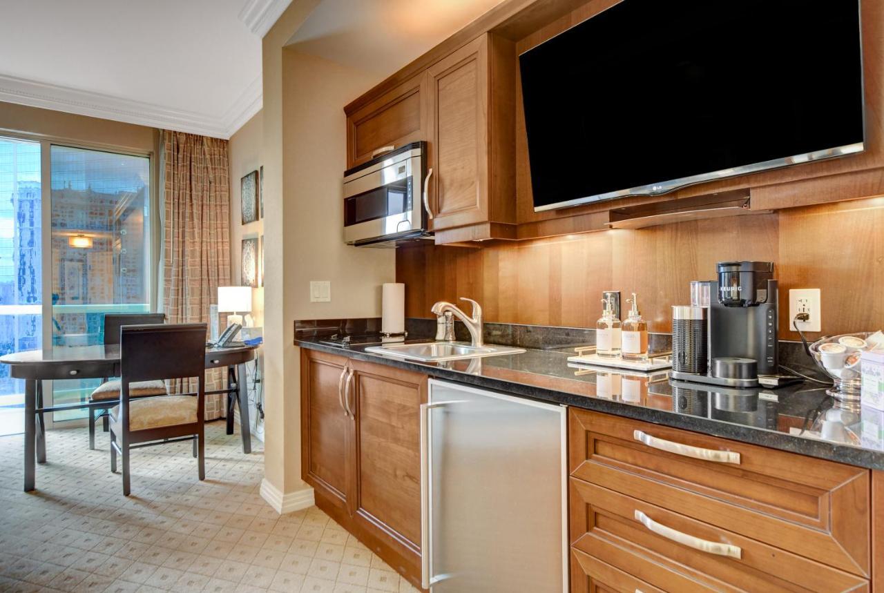 Balcony Full Strip View Suite Mgm Signature Free Valet Las Vegas Exterior foto