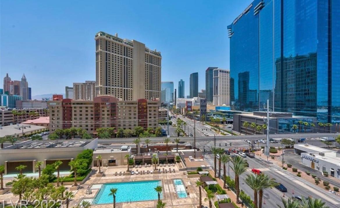 Balcony Full Strip View Suite Mgm Signature Free Valet Las Vegas Exterior foto