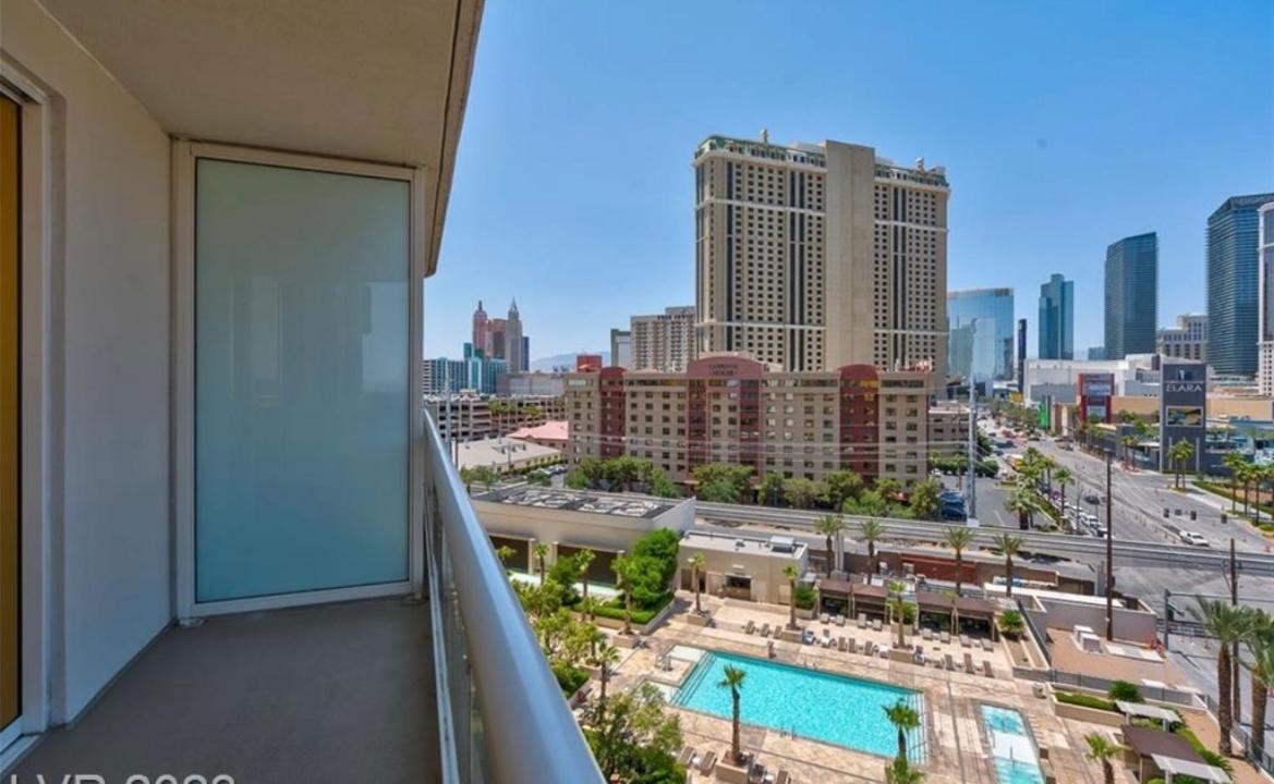 Balcony Full Strip View Suite Mgm Signature Free Valet Las Vegas Exterior foto